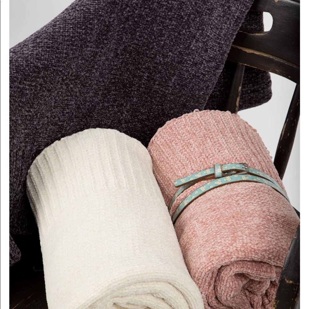 Wrap Me Up in Chenille - Picture 2 of 4
